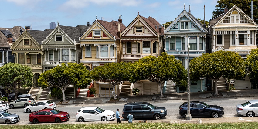 An image of the iconic Painted Ladies, a row of Victorian houses with a beautiful view.