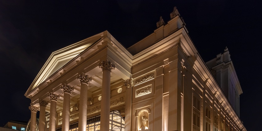 An image of the Royal Opera House in Covent Garden, London