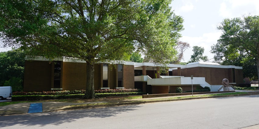 A view of the Tyler Museum of Art, one of the best art museums in Texas.