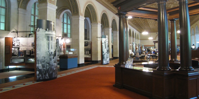 Exterior of the White House Visitor Center, a popular destination near the National Air and Space Museum