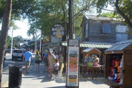 People near a board welcoming tourists in Mallory Square in Florida, USA.