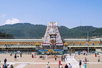 Tirupati travel guide seamlessly takes you through the history of the temple and its significance.