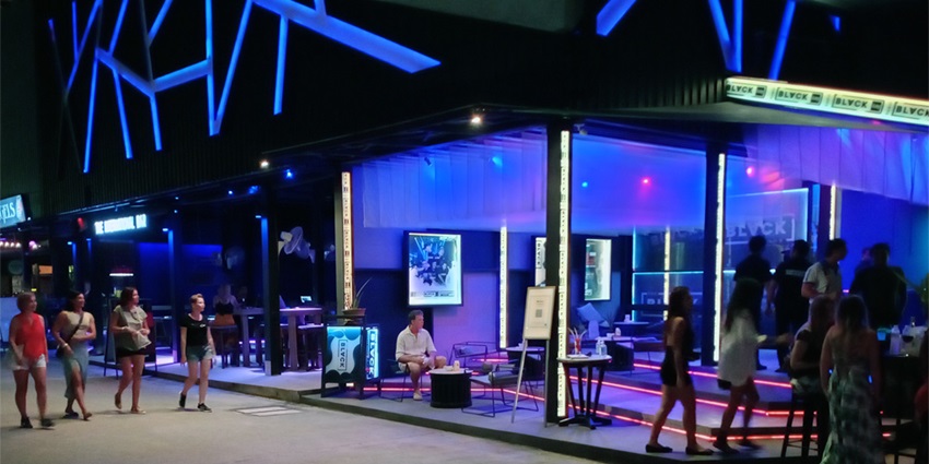This picture shows the club Budapest nightlife enjoyed by the singles and the couples.