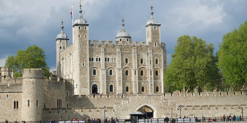 An image of the Tower of London, one of the most famous places to visit in London.