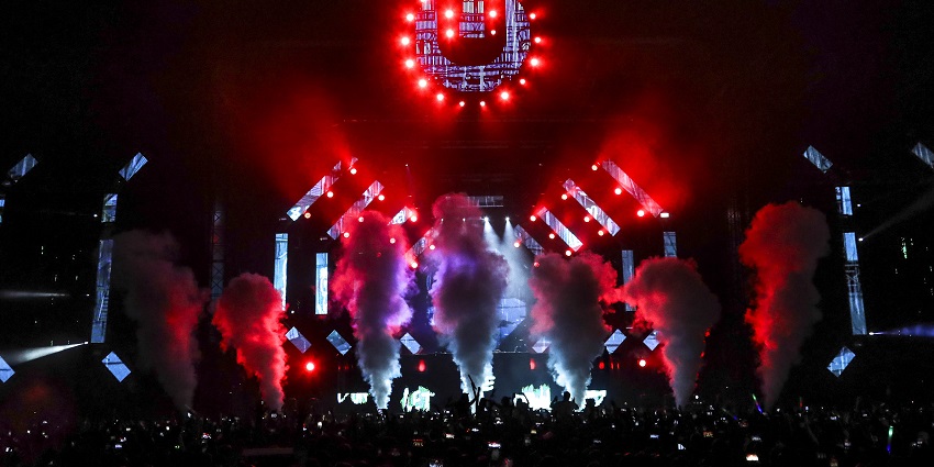 Fans dancing at Ultra Music Festival in Miami, among the best July Music Festivals USA.