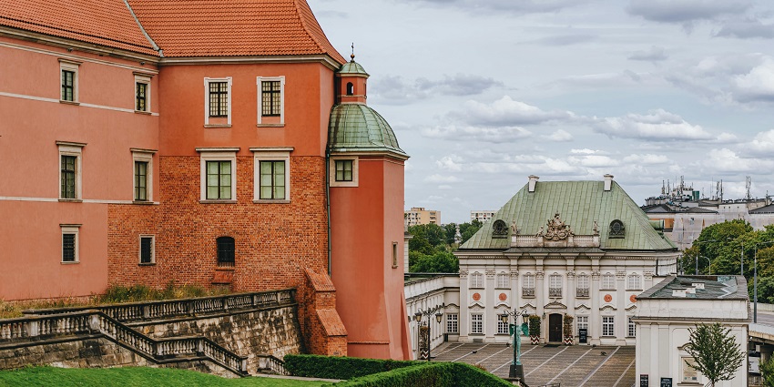 Image of Royal Caste in Warsaw with historical significance - explore for educational purposes