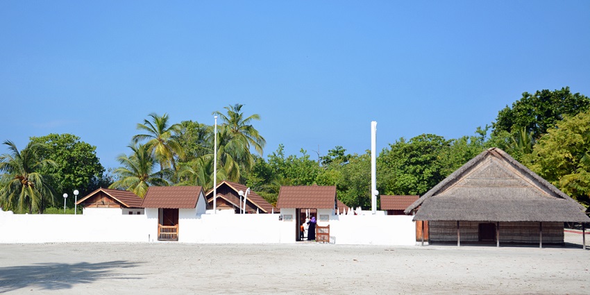 Maldives travel guide provides information about the historic palace of Sultan Mohamed.