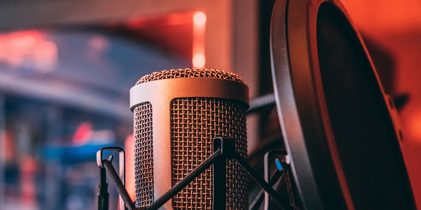 Sing your heart out at Valdivia Karaoke Bar, a place reflecting experiences.