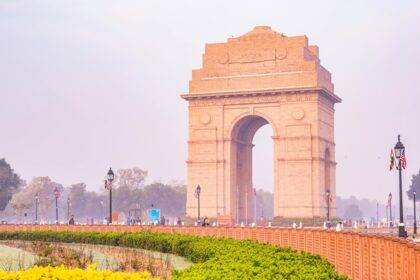 A man proposing and enjoying dinner while celebrating Valentine’s Day in Delhi