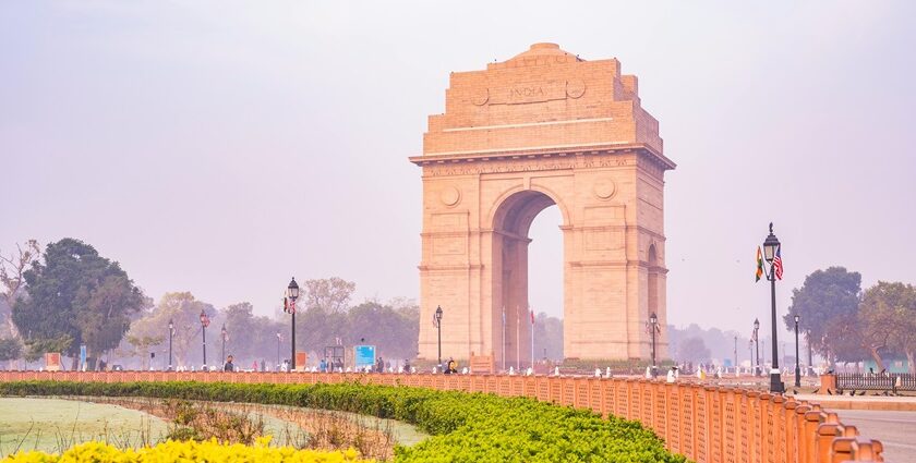 A man proposing and enjoying dinner while celebrating Valentine’s Day in Delhi