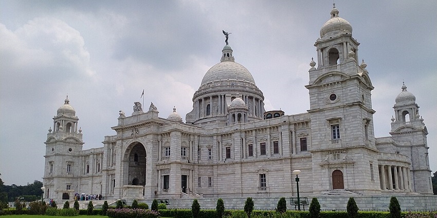 A picture of the Victoria Memorial, one of the best places.