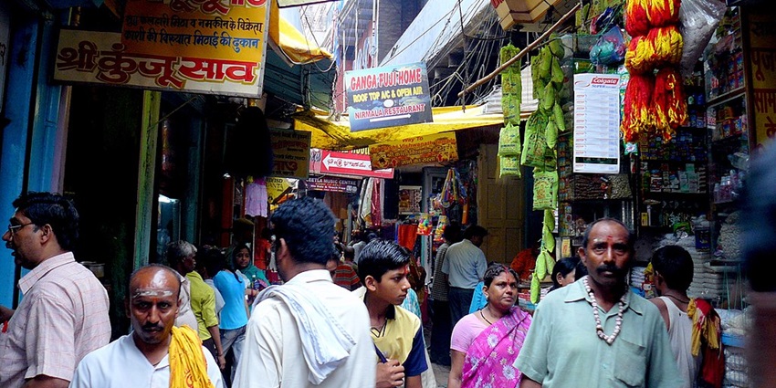 Image of bustling market Vishwanath Gali - one of the best places to visit in Varanasi
