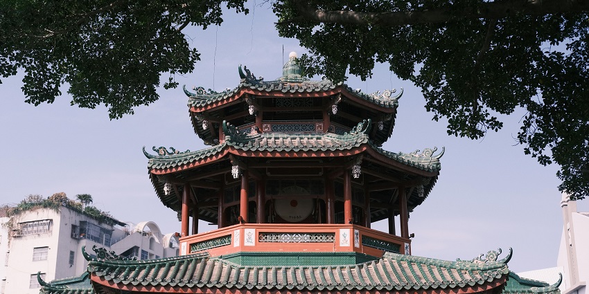 Image of the scenic Asian green roof of a historic monument of China