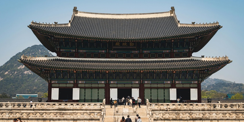 Gyeongbokgung Palace is a symbol of Korea's history and is among the things to do in Seoul.