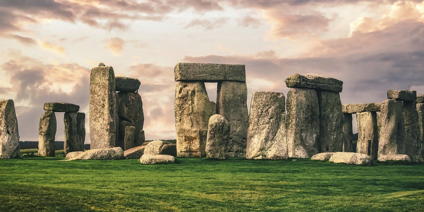 An image of Stonehenge, a famous thing to see in England for every traveller.