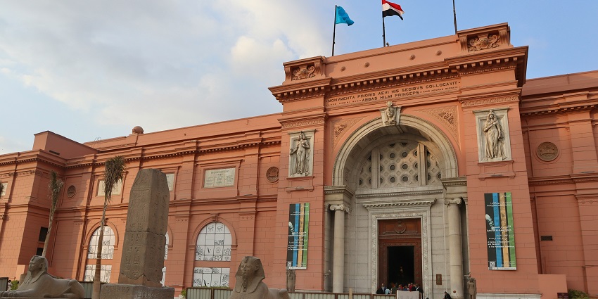 An aerial view of the Egyptian Museum surrounded by a range of buildings in Cairo.