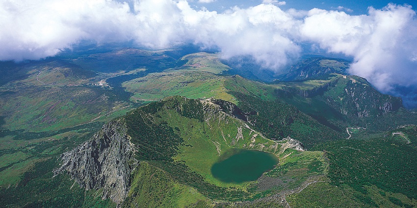 Hallasan National Park features stunning volcanic views, one of the best things to see in Jeju Island.