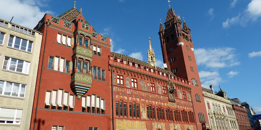 Explore the architecture of the Town Hall, the seat of the Basel government and its parliament.