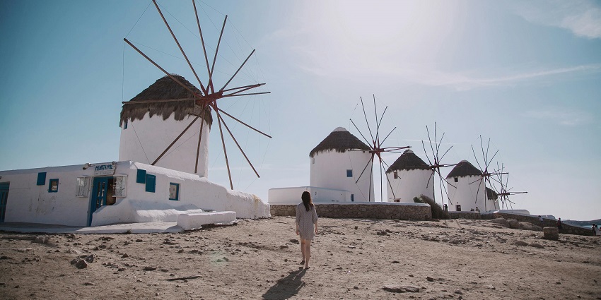 Witnessing the windmills is one of the best things to do in Mykonos for every traveller.