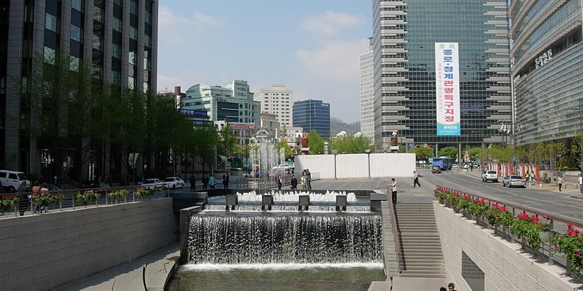 A glimpse of Cheonggyecheon, a scenic stream in the heart of Seoul's urban space.