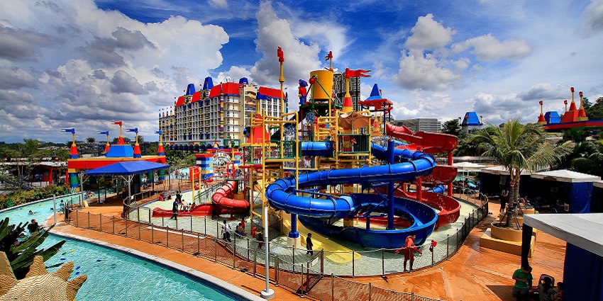 Indulge in the wave pool adventure with your family and friends in the Santorini water park.