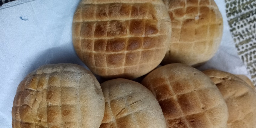 The homemade biscuits in Leh are known as Ladakhi Kulcha