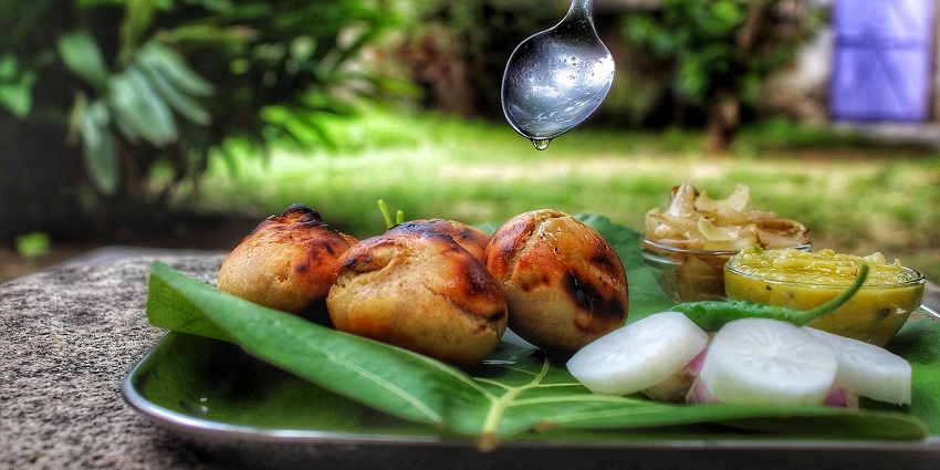 Restaurants in Patna, like as Pind Balluchi and Biryani Mahal, serve native specialties.