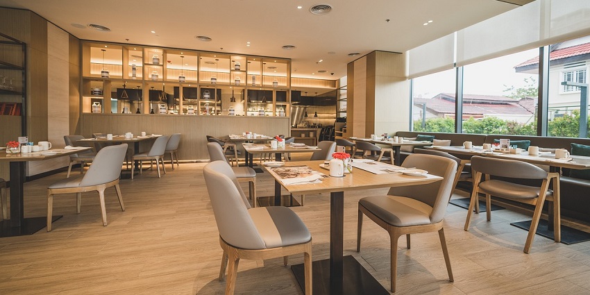 An image of a restaurant near the museum in Manchester, London.