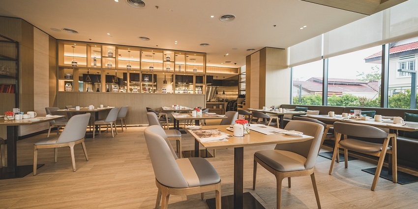 An image of a restaurant for fine dining in England.