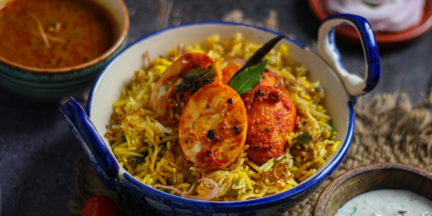 Tezpur’s food scene offers Assamese, continental, Chinese, and sweet treats.