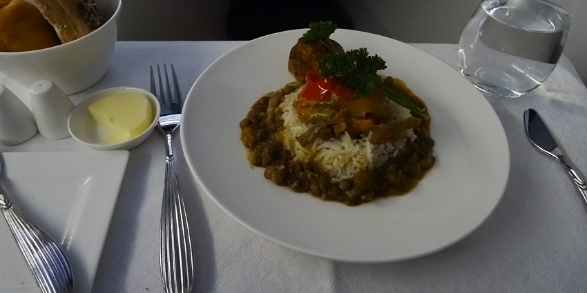 Qatari desert safaris offer traditional meals, local delicacies, and dining options.