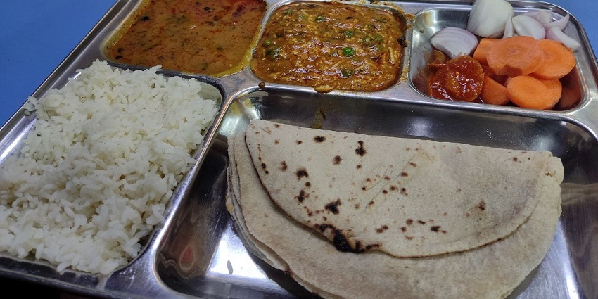 A vegetarian meal served in a restaurant around the Tarakeshwar Temple