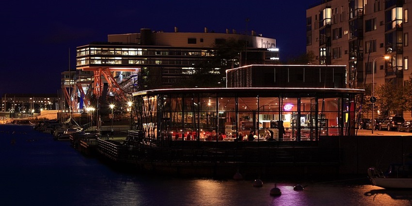 Night view of a restaurant in Finland filled with customers enjoying their food.