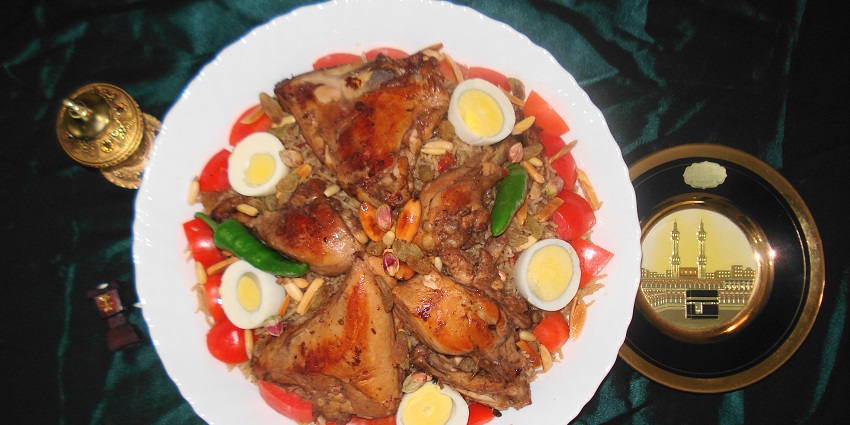 Diverse dining options near Makkah Museum offer authentic Saudi and international cuisines.