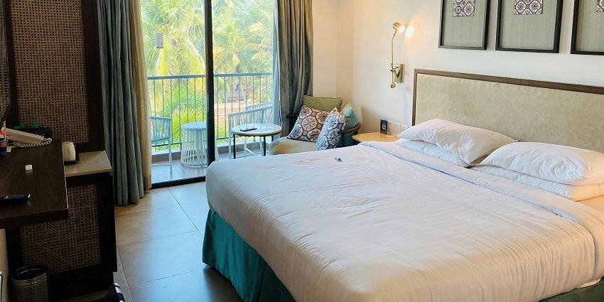 An image of a hotel room, one of the accommodations near Prachin Konkan Museum.