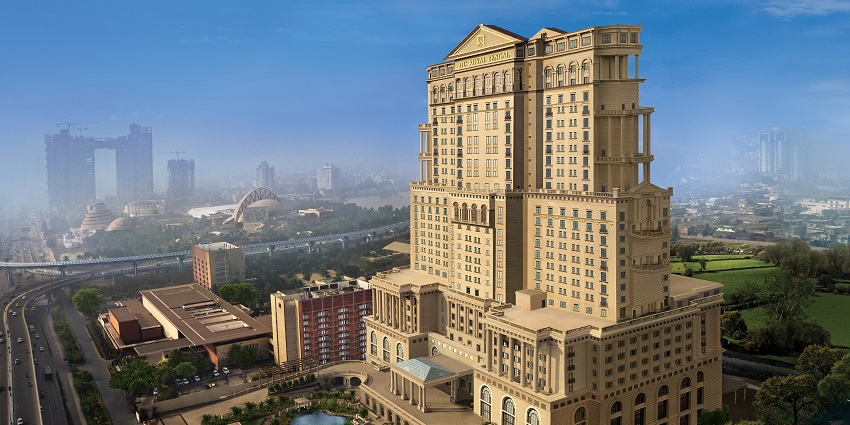Kolkata offers luxury, mid-range, and budget accommodations near major attractions.