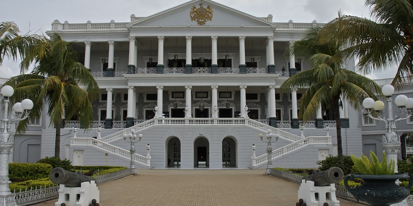 Luxury hotels, budget stays, and cultural boutique accommodations for tourists.