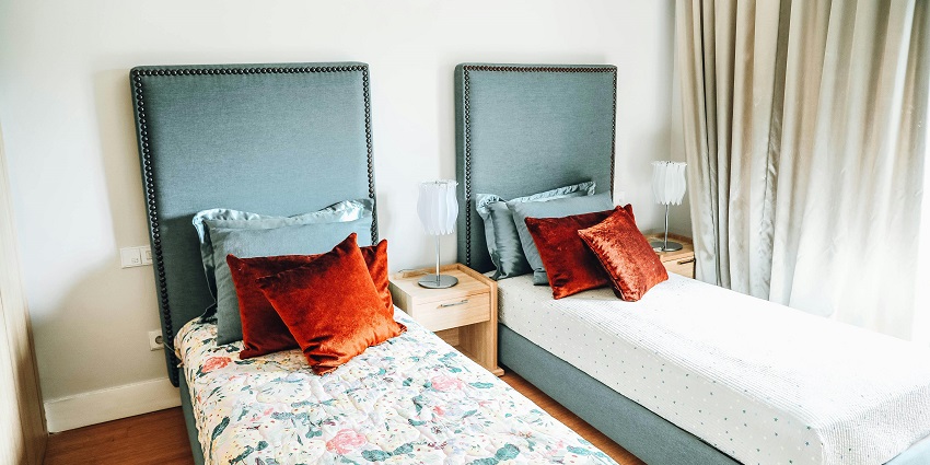 A comfortable view of a decent room in a hotel to stay during your trip.