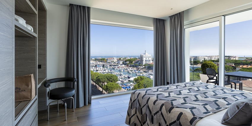 Luxury hotels in Paris is ideal for art, café culture, comfort and scenic views.