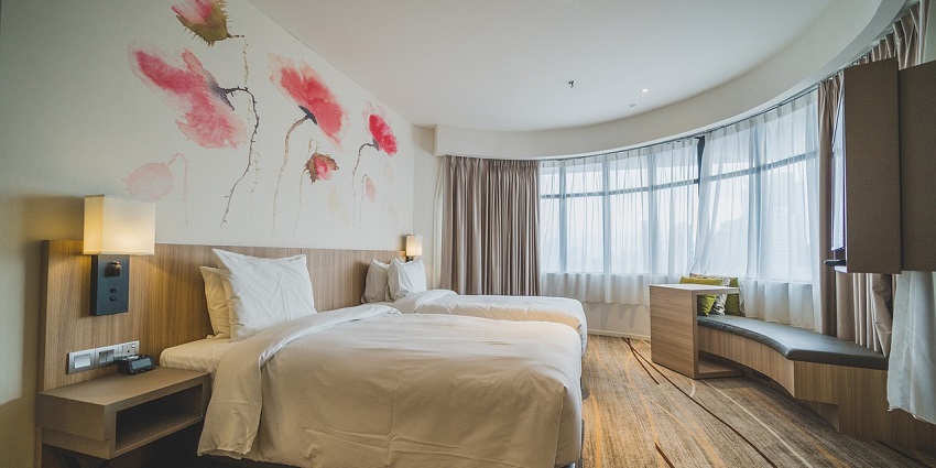 An image of a hotel room similar to what can be found around Dallas Fort.
