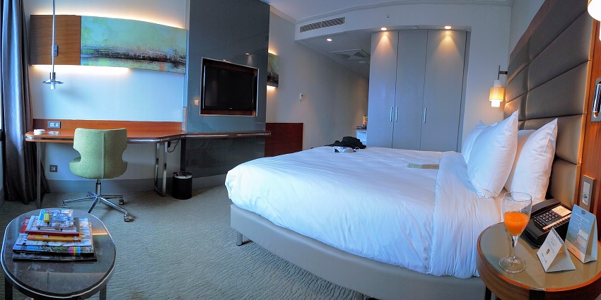 A close-up image of a bedroom in a famous hotel near the Getty Museum in California.
