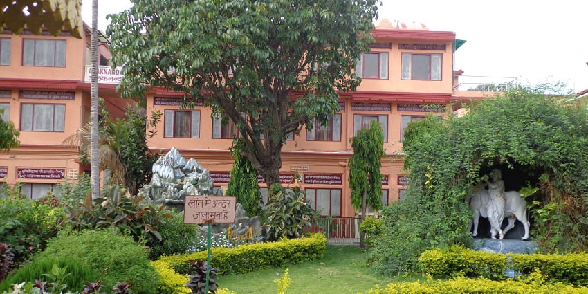 Picture of one of the beautiful guest houses in Rishikesh at Parmat Niketan Ashram, Uttarakhand.