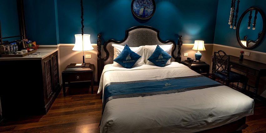 Hotels near Mutrah Fort offer comfort, luxury, and scenic views.