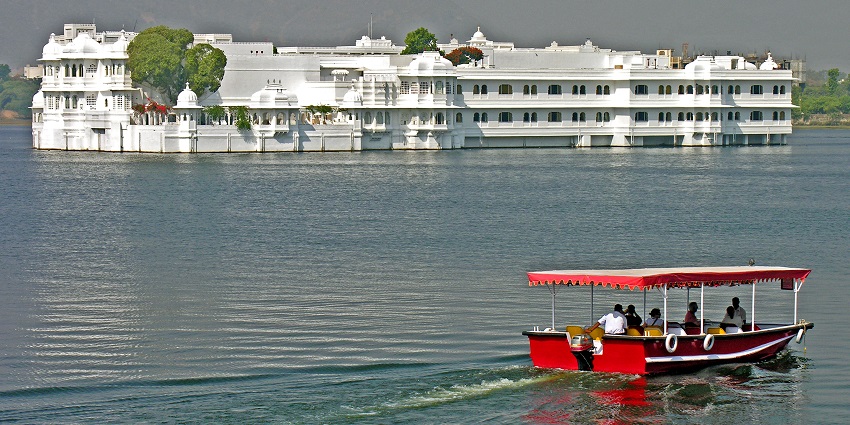 Luxurious palace hotel floating on Lake Pichola’s serene waters.