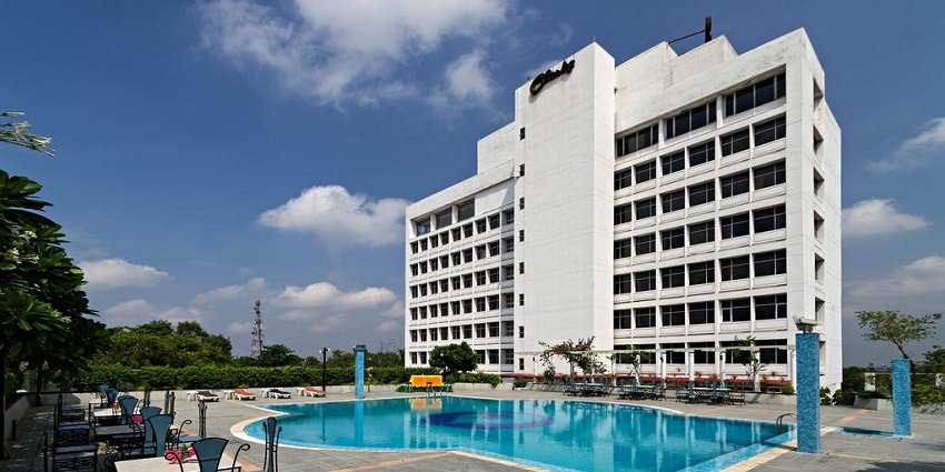 Luxury, budget hotels, and comfortable stays for everyone, suggested by Lucknow travel guide.