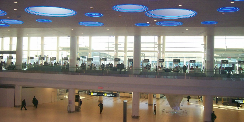 An image of the public area of Winnipeg James Armstrong Richardson International Airport.