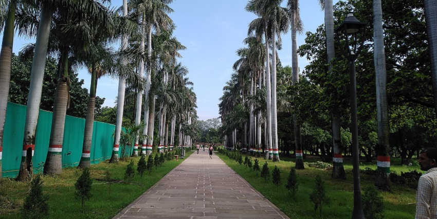 An image of Khusro Bagh with a middle way- thinsg to do in Prayagraj.