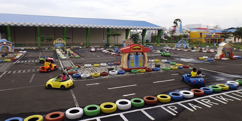 Image of the thrilling Worlds of Wonder water and adventure park