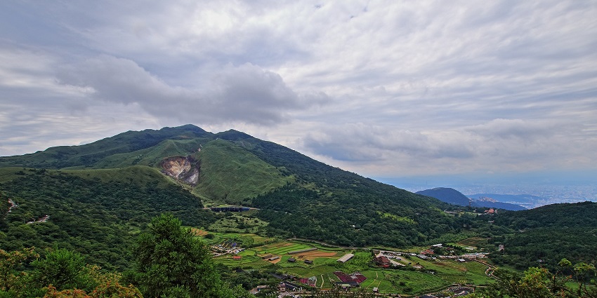 Stunning park known for hot springs, hiking trails, and flora.
