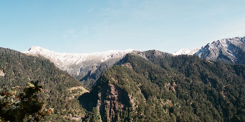 Yushan National Park in January offers breathtaking winter scenery of the majestic mountains.